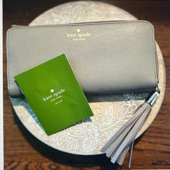 NWOT - Kate Spade Wallet with Tassel Zip - Picture 2 of 7